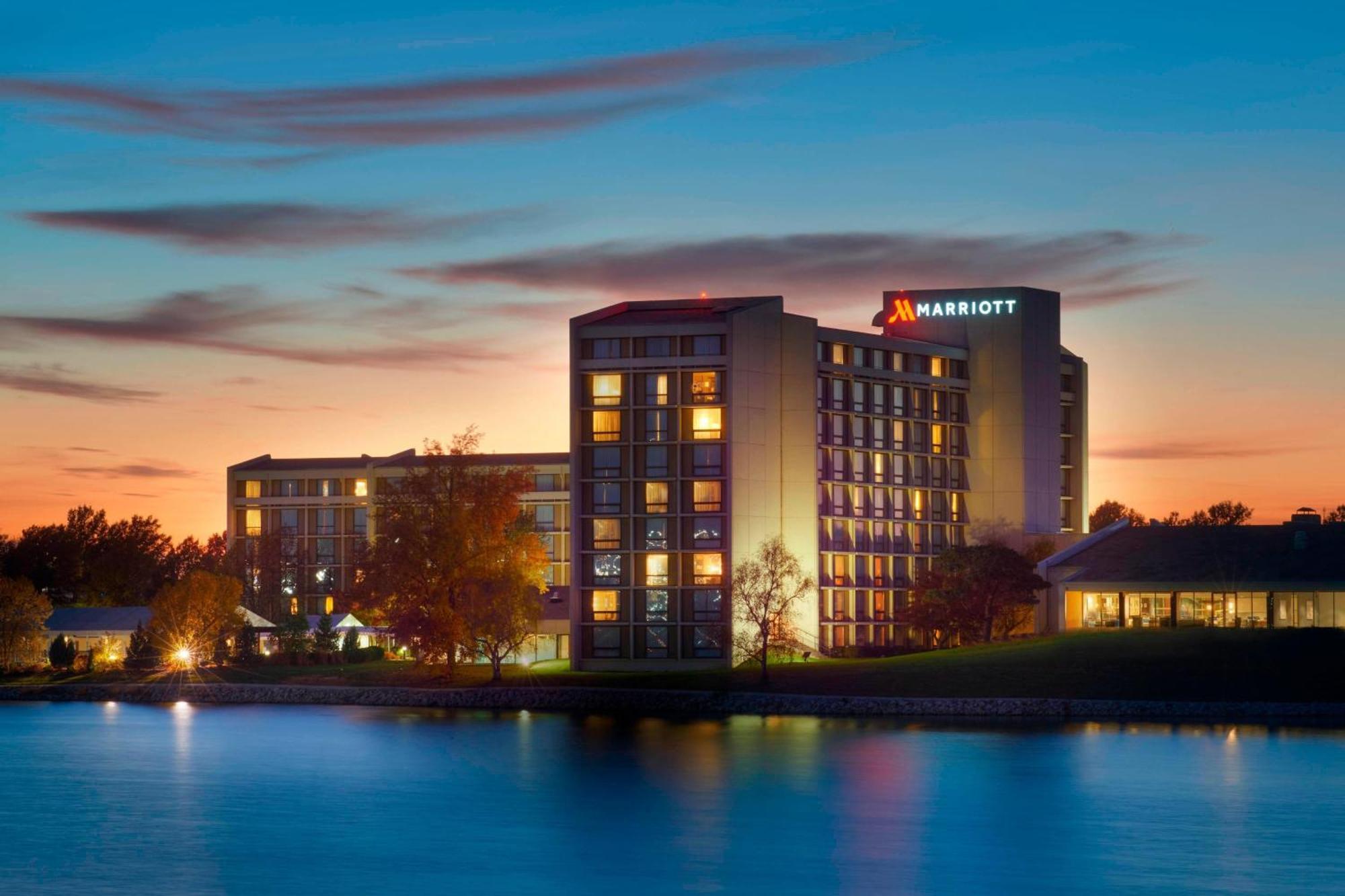 Kansas City Airport Marriott Hotel Exterior photo