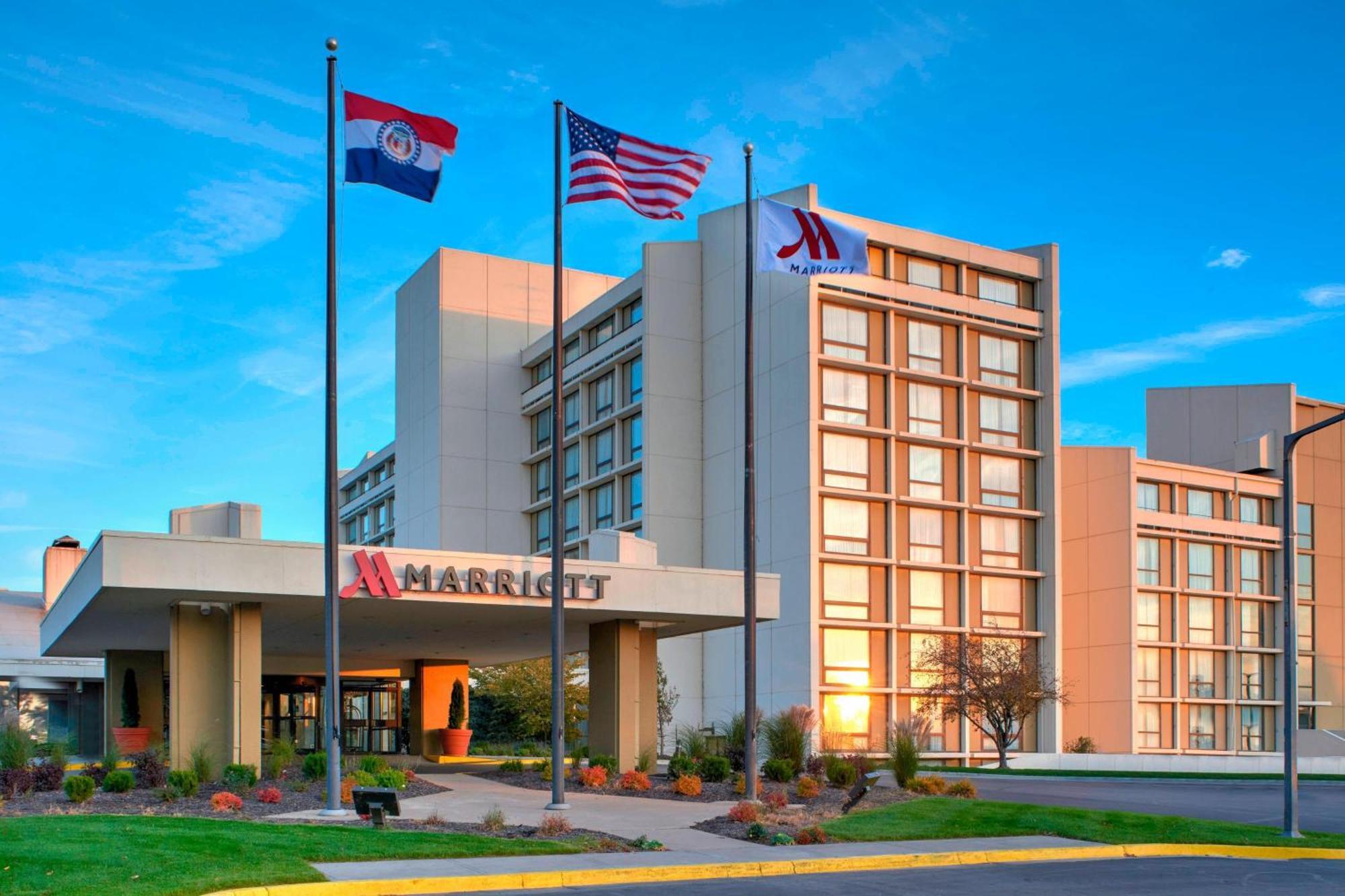 Kansas City Airport Marriott Hotel Exterior photo